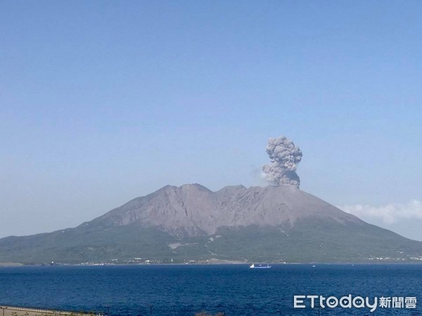 ▲▼日本櫻島火山爆發。（圖／網友提供，請勿隨意翻拍，以免侵權。）