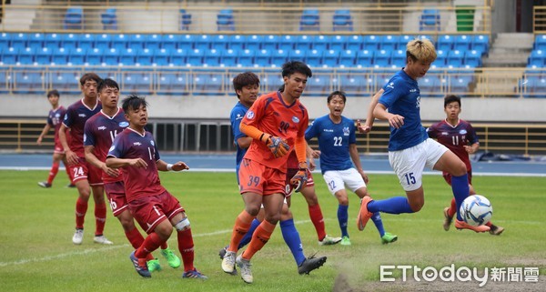 ▲大專盃男足輔大男足VS北市大男足。（圖／記者張克銘攝）