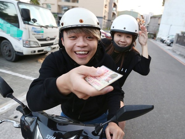 ▲▼蔡阿嘎半夜遭警察攔下！（圖／翻攝自蔡阿嘎臉書）