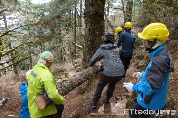 台東林管處將招募20位對步道工作與環境守護有熱忱的山友，辦理5天4夜的手作歩道工作假期，進行步道修復、武陵部落巡禮活動。（圖／台東林管處提供）