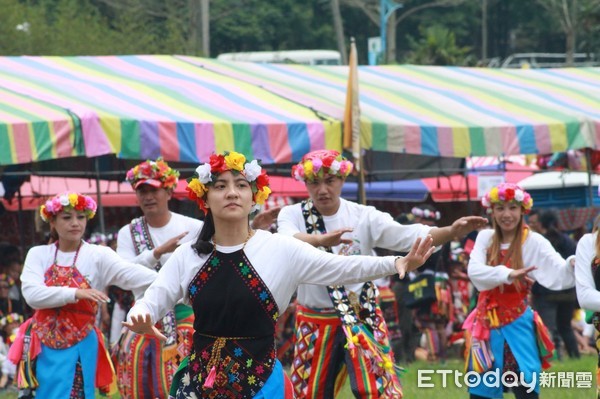 2年1度的台東卑南族聯合豐年祭，4月6日在阿里擺部落登場，主辦單位除呼喚部落遊子回家相聚，也歡迎全國遊客到台東旅遊與卑南族人同歡共襄盛舉。（圖／台東縣政府提供）