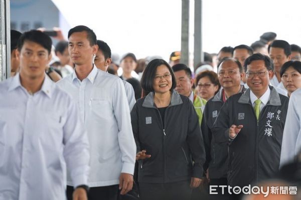 ▲桃園農博開幕，蔡英文肯定市民正確選擇鄭文燦為大家服務。（圖／桃園市政府提供）