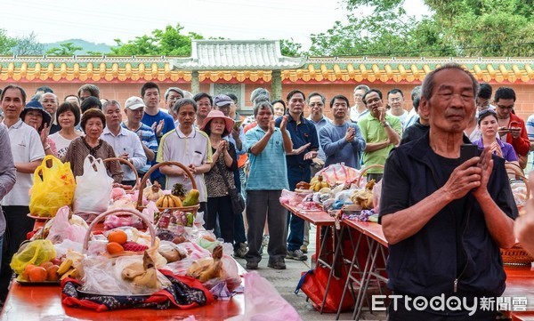 ▲鄭文燦出席鄭大模公祠祭祖表示，市府將持續將「道東堂」保存活化。（圖／桃園市政府提供）