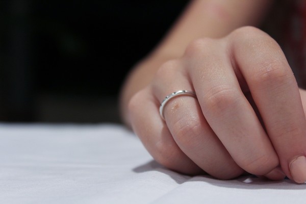▲▼鑽戒,求婚,結婚戒指,戒指,婚姻,訂婚。（圖／免費圖庫pixabay）
