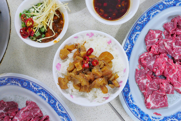 ▲高雄市湖內區 湖東牛肉館 溫體牛肉火鍋 。（圖／橘子狗愛吃糖提供）