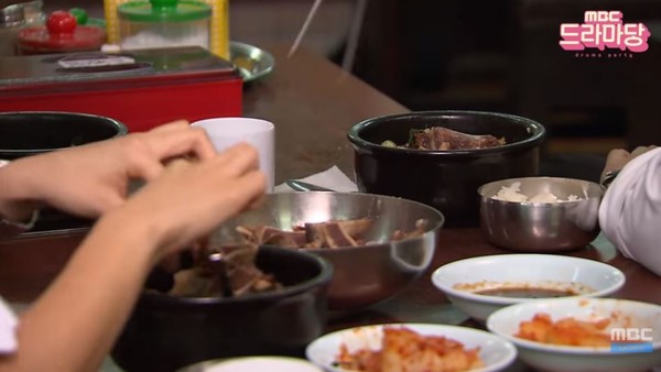 ▲《咖啡王子一號店》尹恩惠吃韓式排骨湯。（圖／翻攝自YouTube MBCdrama）