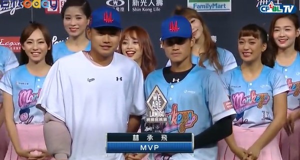 ▲林承飛(右)心目中的MVP是林樺慶(左)。（圖／記截自CPBLTV）