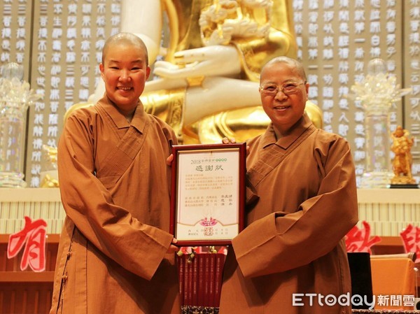 ▲佛光山南台別院安樂富有系列講座，邀請佛光山人間大學總部主任妙旭法師，與諮商心理師、台北藝術大學教授許皓宜主講。（圖／南台別院提供）