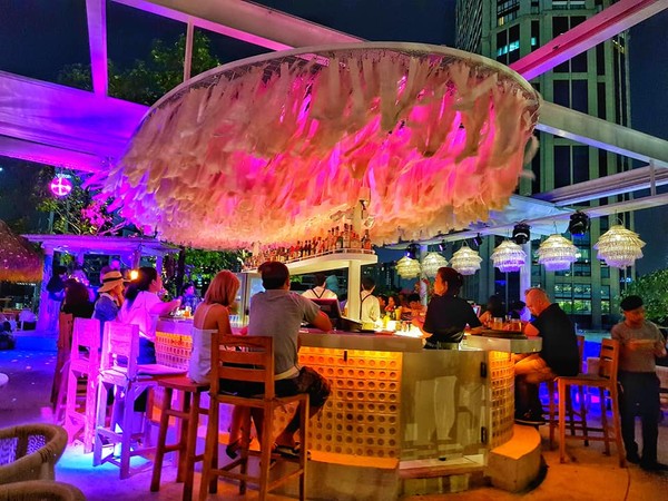 ▲泰國曼谷The Escape bangkok摩登酒吧。（圖／我在泰國天氣晴提供）