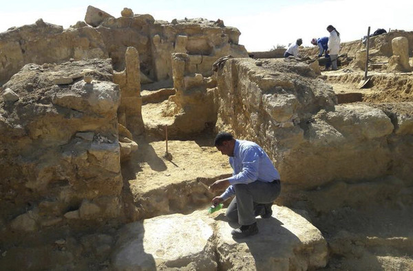 ▲ 考古學家在錫瓦綠洲附近發現 一座古希臘羅馬式的神殿遺跡  。（圖／達志影像／美聯社）