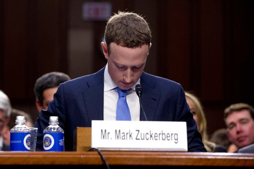 臉書執行長間創辦人祖克伯（Mark Zuckerberg）在美國國會上道歉。（圖／達志影像／美聯社）