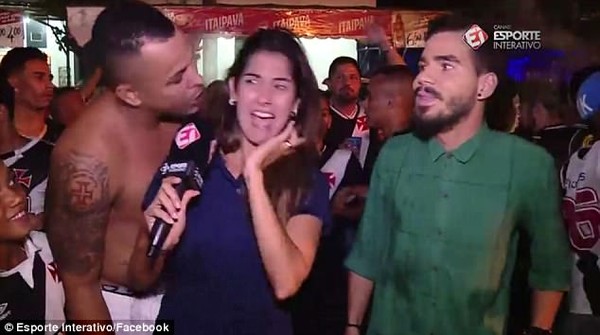 ▲巴西歲體育女記者狄爾翠，被光着上身男子強吻。(圖／翻攝自YouTube)