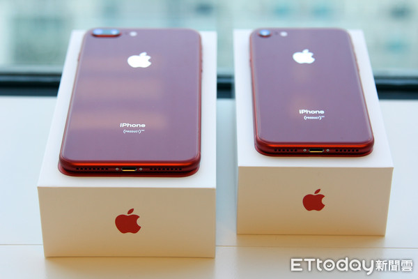 ▲iPhone 8、iPhone 8 Plus紅色特別版。（圖／記者洪聖壹攝）