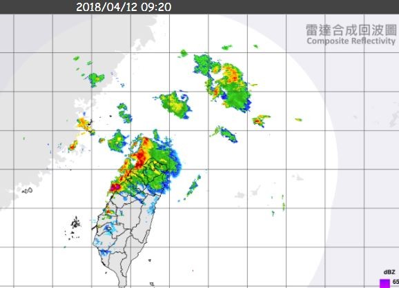 ▲▼今天各地悶熱，東半部會有不定時局部雨。（圖／翻攝自氣象局）