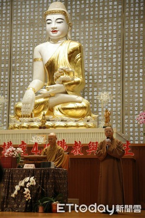 ▲佛光山南台別院，邀請佛光山寺副住持慧昭法師、世紀奧美公關創辦人丁菱娟，和主持人陳麗妍，一同就「佛教與人生~提放自如的自在人生」為題展開對談。（圖／南台別院提供，下同）