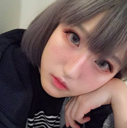 ▲特色感十足的微醺腮紅妝，在日本被稱為Igari Make Up。（圖／@yurinaoto IG）