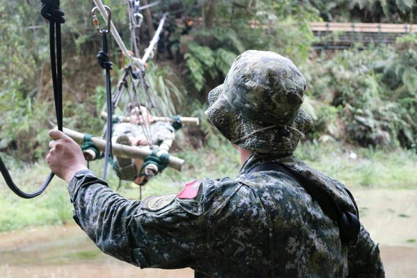 ▲▼陸軍特指部特一營山隘行軍訓練。（圖／陸軍司令部提供）