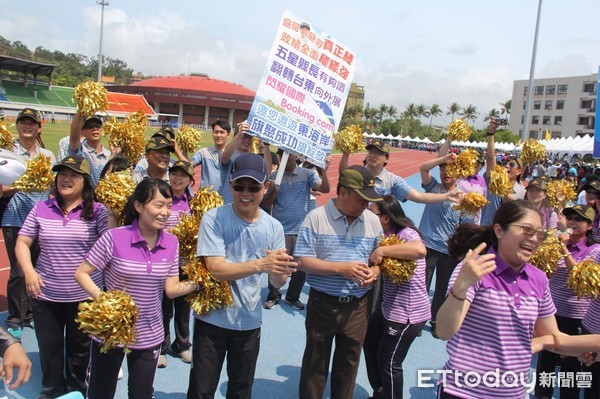 台東縣全縣公務人員運動會，競賽總成績由台東縣警察局東警波麗士隊完成2連霸，精神總錦標是由成功鎮公所奪得。（圖／台東縣政府提供）