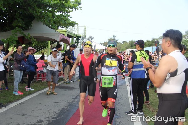 2018台東普悠瑪鐵人三項賽14日起一連兩天在台東森林公園展開，其中113公里由張家豪、張嘉家姐弟分別在男女組奪冠封后。（圖／台東縣政府提供）