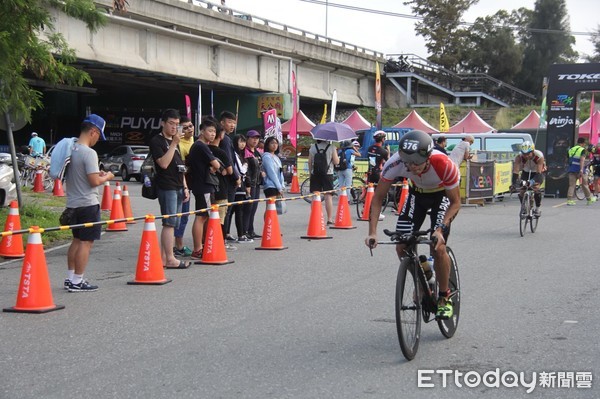 2018台東普悠瑪鐵人三項賽14日起一連兩天在台東森林公園展開，其中113公里由張家豪、張嘉家姐弟分別在男女組奪冠封后。（圖／台東縣政府提供）