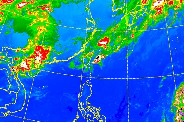 ▲▼大雨灑13縣市！一張圖看「連下3天」半個台灣濕涼16℃　雷雨季開始。（圖／中央氣象局）