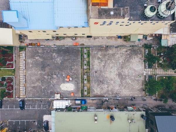 ▲高市籃球場獲建築界奧斯卡獎 網譏：傳到世界會被笑死。（圖／翻攝自建築園冶獎粉絲專業）