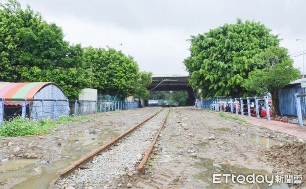 ▲臺鐵林口線路廊活化山鶯路至成功路段自行車道及景觀工程開工。（圖／桃園市政府提供）