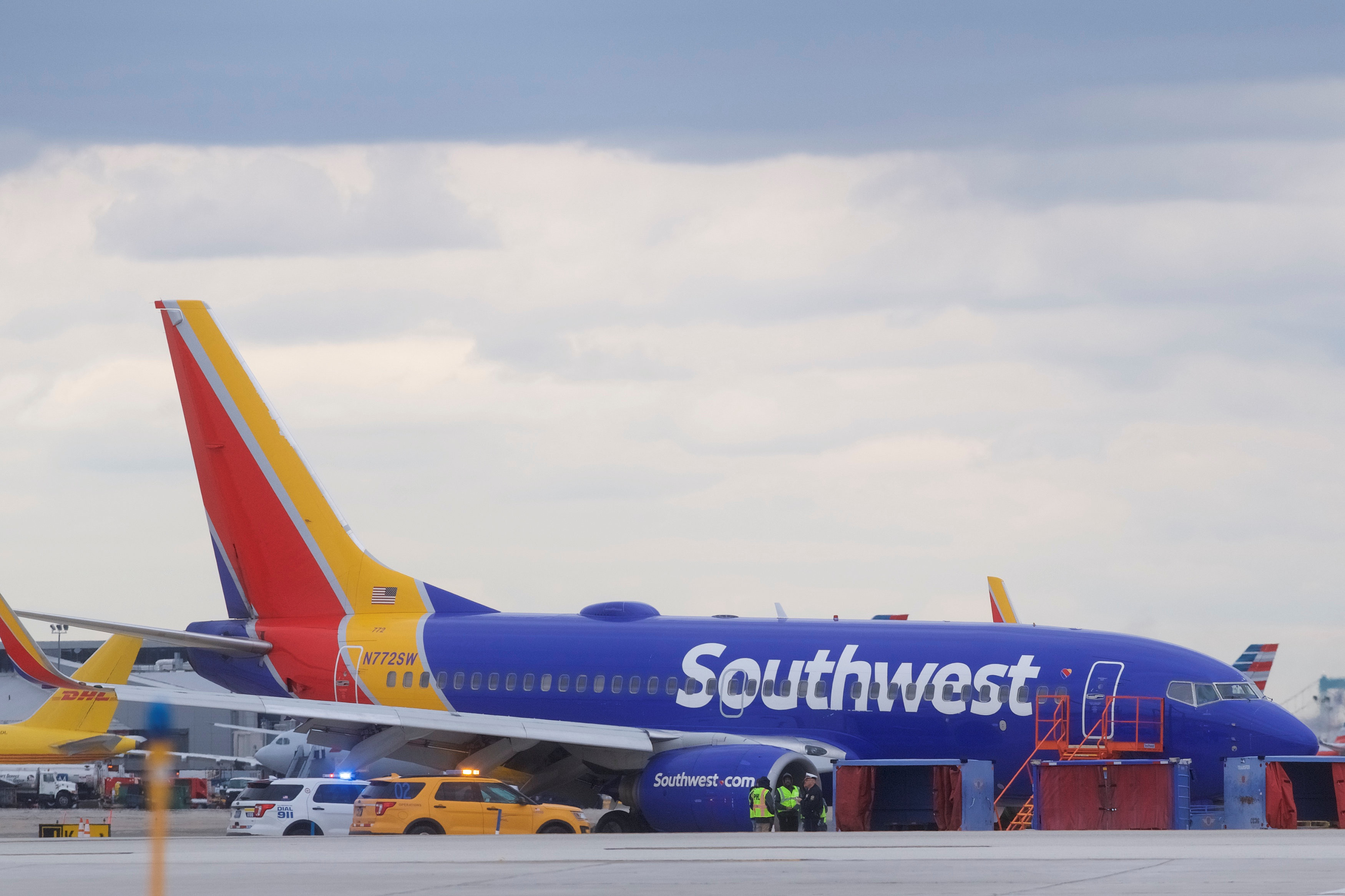 美國西南航空（Southwest Airlines）一架波音737－700型客機左引擎在高空中爆炸，證實造成1名乘客死亡、7人輕傷。（圖／路透社）