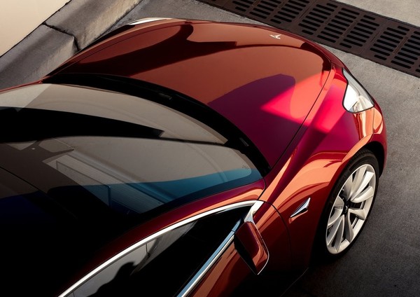 特斯拉Model 3原廠輪圈醜到像海膽　外媒評選10大最醜輪框（圖／翻攝自特斯拉／Honda／BMW／KIA／Chevrolet）