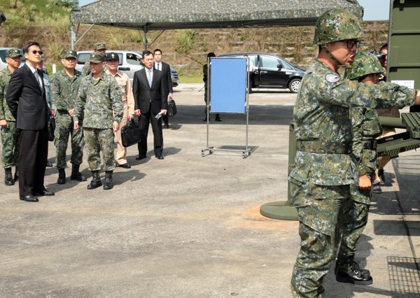 嚴部長視導北部駐軍　勉官兵精益求精維護空防