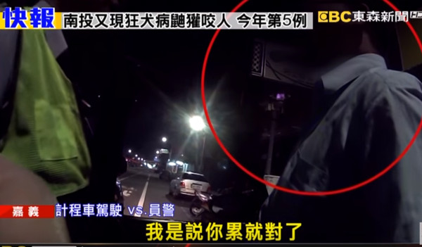 ▲▼計程車司機太累,直接在馬路上等紅燈等到睡著。（圖／東森新聞）