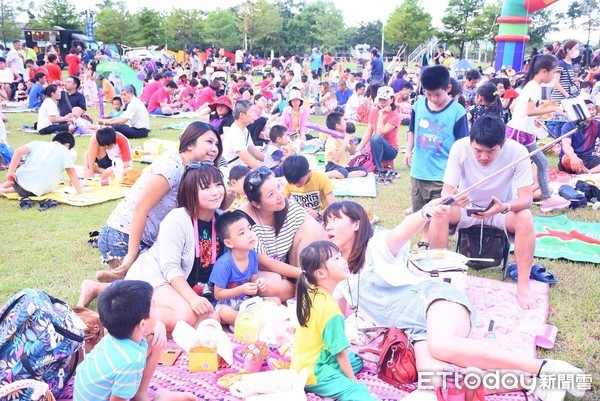 花蓮市春天好食節野餐市集活動將於4月21日星期六下午4點在球崙運動公園舉辦，除有春天市集、大地遊戲、DIY活動、音樂表演之外，晚上6點半還有電影欣賞。（圖／花蓮市公所提供）