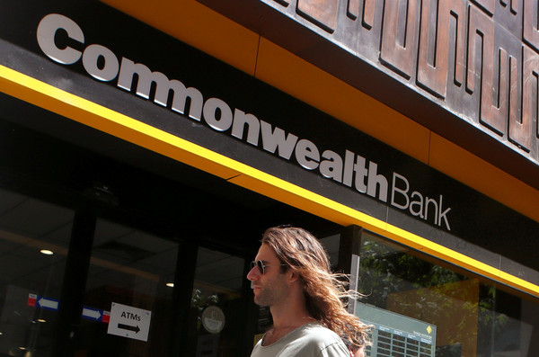 ▲▼ 澳洲聯邦銀行（Commonwealth Bank of Australia）傳出對往生客戶溢收服務費長達十多年。圖為澳洲聯邦銀行位在雪梨的分行。（圖／路透社）