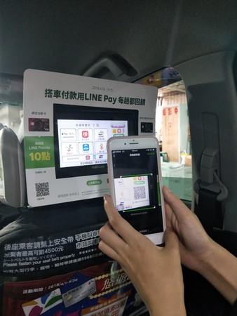 ▲▼台灣大車隊推出LINE Pay支付功能，並與LINE推出首波合作，全台唯一LINE玩偶專車上路。（圖／台灣大車隊提供）
