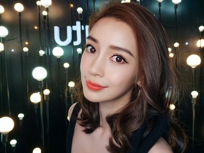 angelababy脱鞋泄「真实身高」 selina大惊:你怎麼下楼了!