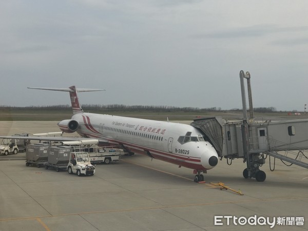 ▲▼遠東航空,遠航,遠航飛機,遠航機艙,。（圖／記者賴文萱攝）