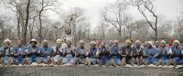 尚比亞的女巫是一群被社會放逐的女人，大多是老女人，但也有孤兒。（佳映提供）