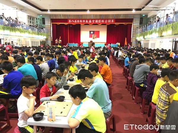 ▲第8屆台南市市長盃全國圍棋錦標賽，22日上午在台南高商中正樓競技，吸引近7百多位參賽者對弈。（圖／記者林悅攝，下同）