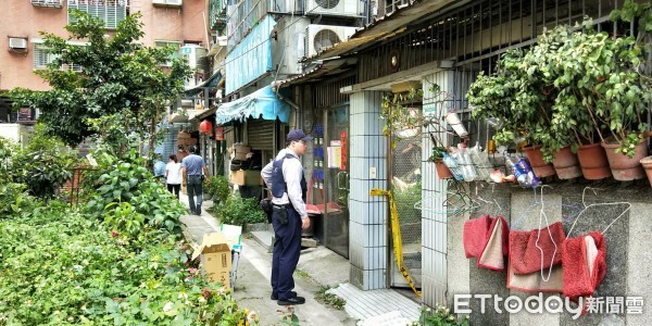 ▲中和一名男子22日掐死妹後吞藥企圖自殺，目前送醫急救中。（圖／記者陳雕文攝）