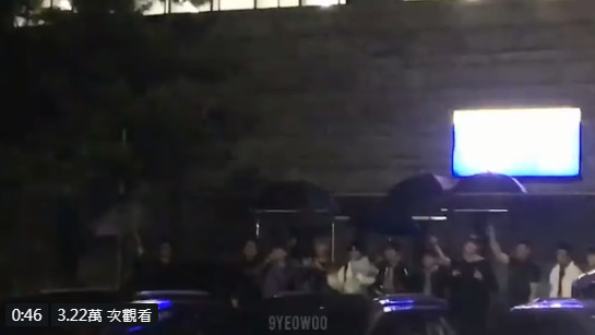 ▲JBJ在停車場對粉絲們喊出最後一聲「我們是JBJ」。（圖／翻攝自9yeowoO推特）