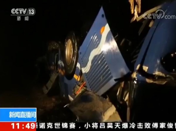 ▲快訊／陸客團遊北韓巴士墜橋！至少30死「外交部火速派人」。（圖／翻攝央視）