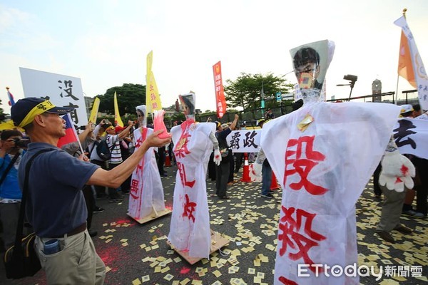 ▲▼退休警消赴凱道抗議。（圖／記者屠惠剛攝）