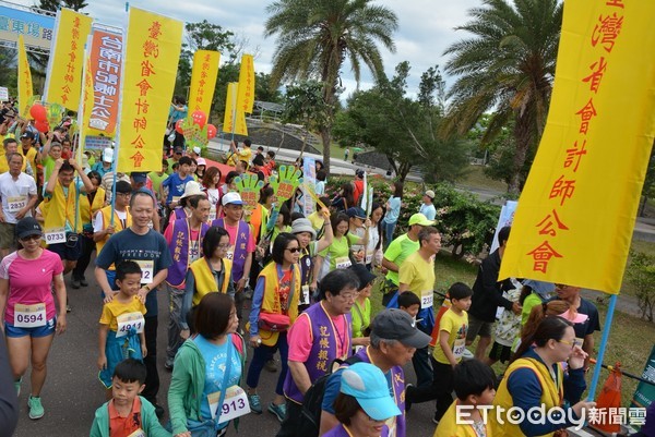 統一發票盃路跑活動今年首場在台東森林公園熱鬧登場，活動吸引近三千名民眾響應。（圖／台東縣政府提供）