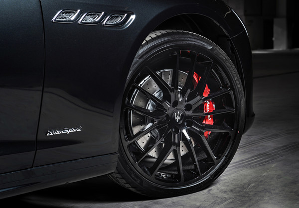 958萬元起的限量黑衣海神　瑪莎拉蒂Quattroporte GTS GranSport特仕版在台現身（圖／翻攝自瑪莎拉蒂）