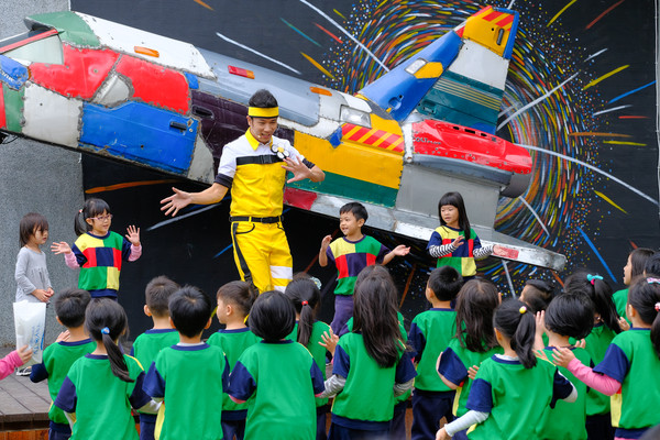 ▲桐花祭登場！竹東彩牆桐花開，竹縣打卡新景點。（圖／新竹縣文化局提供）