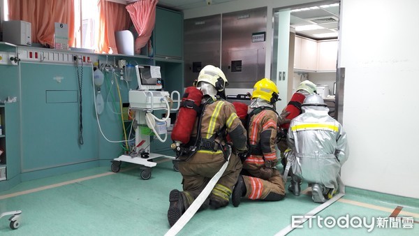 ▲台南市衛生局與消防局，4月24日在奇美醫院辦理防災觀摩演練。（圖／衛生局提供）