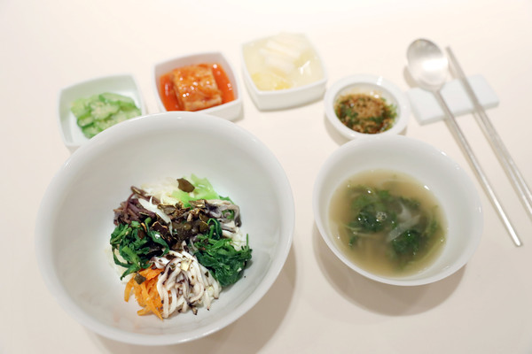 ▲▼ 青瓦台公布南北韓峰會晚宴菜單。（圖／路透社）