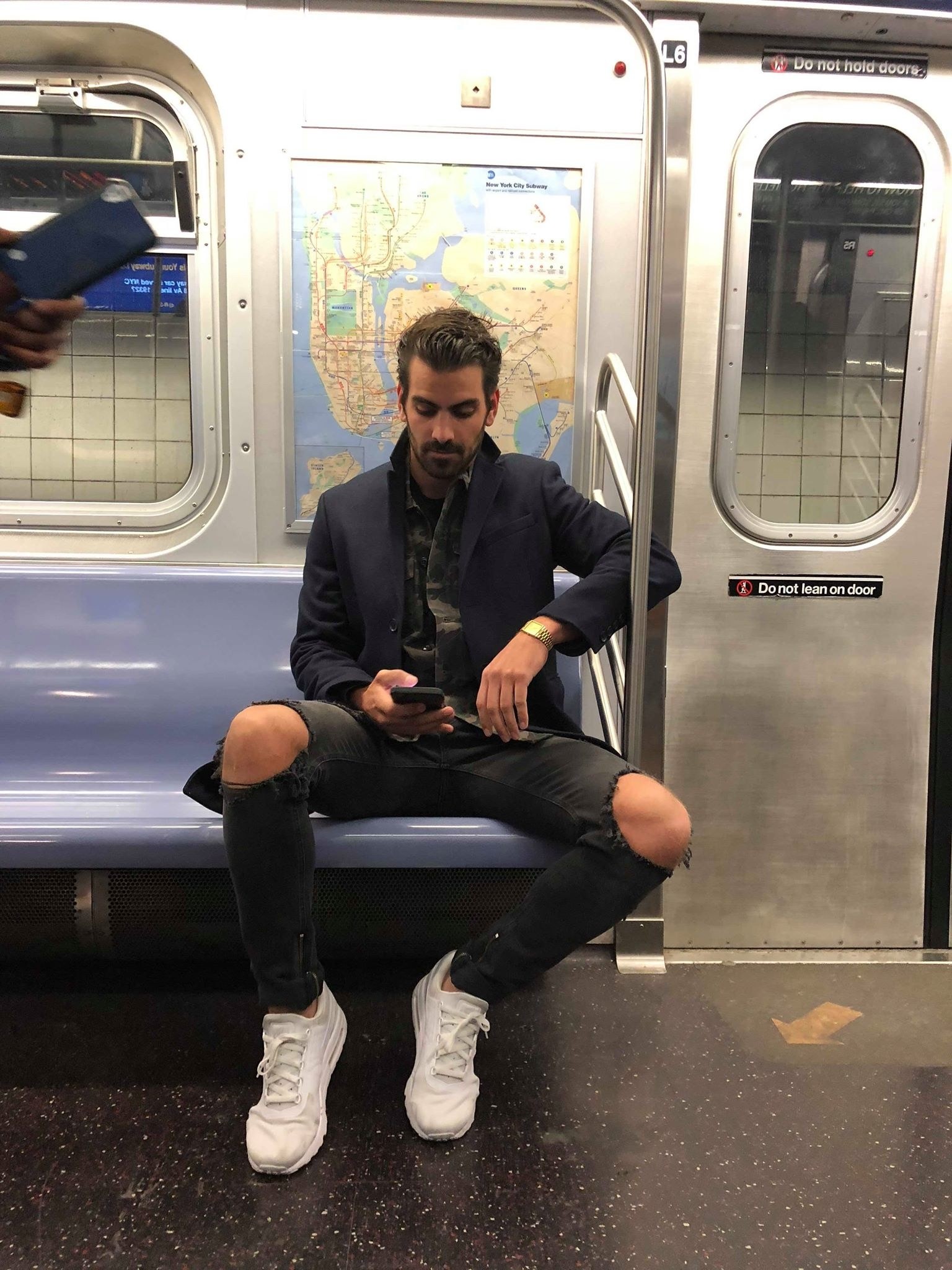 Nyle DiMarco地鐵遭偷拍（圖／twitter@NyleDiMarco）