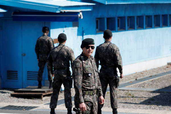 ▲▼ 南韓士兵在DMZ非武裝區站哨。（圖／路透社）