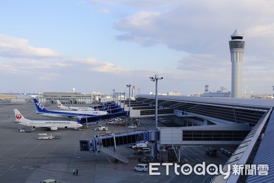 台男穿短袖搭機 「連續3次」遭日本海關攔查:包包全被打開